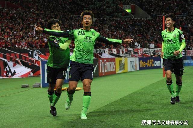 杨鸣愤怒冲进场内大骂裁判 连吃两T被驱逐出场